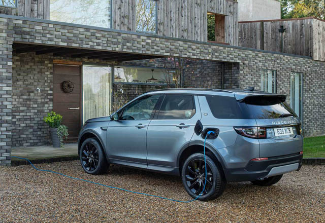 Land Rover подготовил к дебюту гибридные Evoque и Discovery Sport