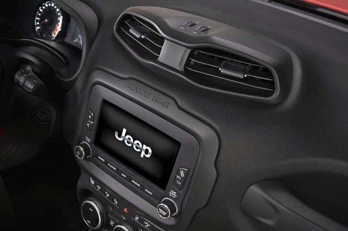 фото интерьера Jeep Renegade 2015