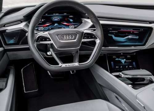 фото панели приборов Audi e-tron 2018